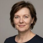 Портрет уверенного бизнесмена компании Регул-Н на нейтральном фоне в студийном освещении